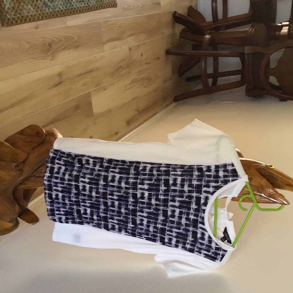 Simply Vera blue and white blouse